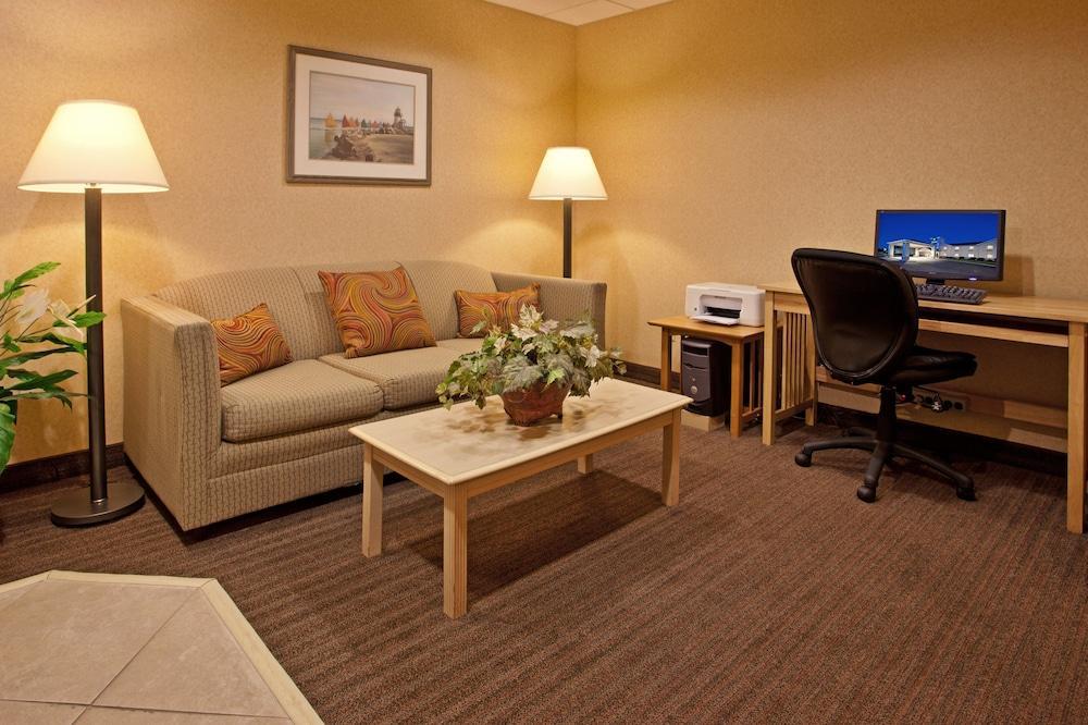 Express By Ihg Vermilion