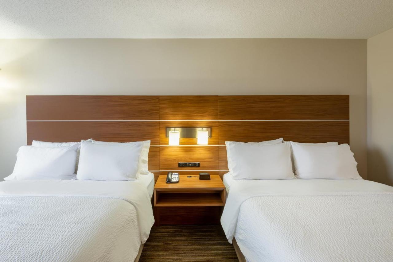 Express By Ihg Hotel 2*